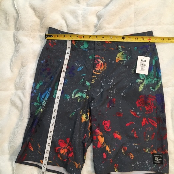 Men’s Vans Shorts - Picture 7 of 7